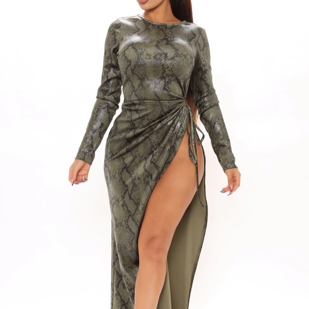 Slitsation Printed Velvet Maxi Dress - Green/combo
Size: XL
